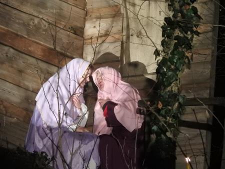 Utrinki iz druge uprizoritve predstave Božična noč, odigrane 5.1.2019